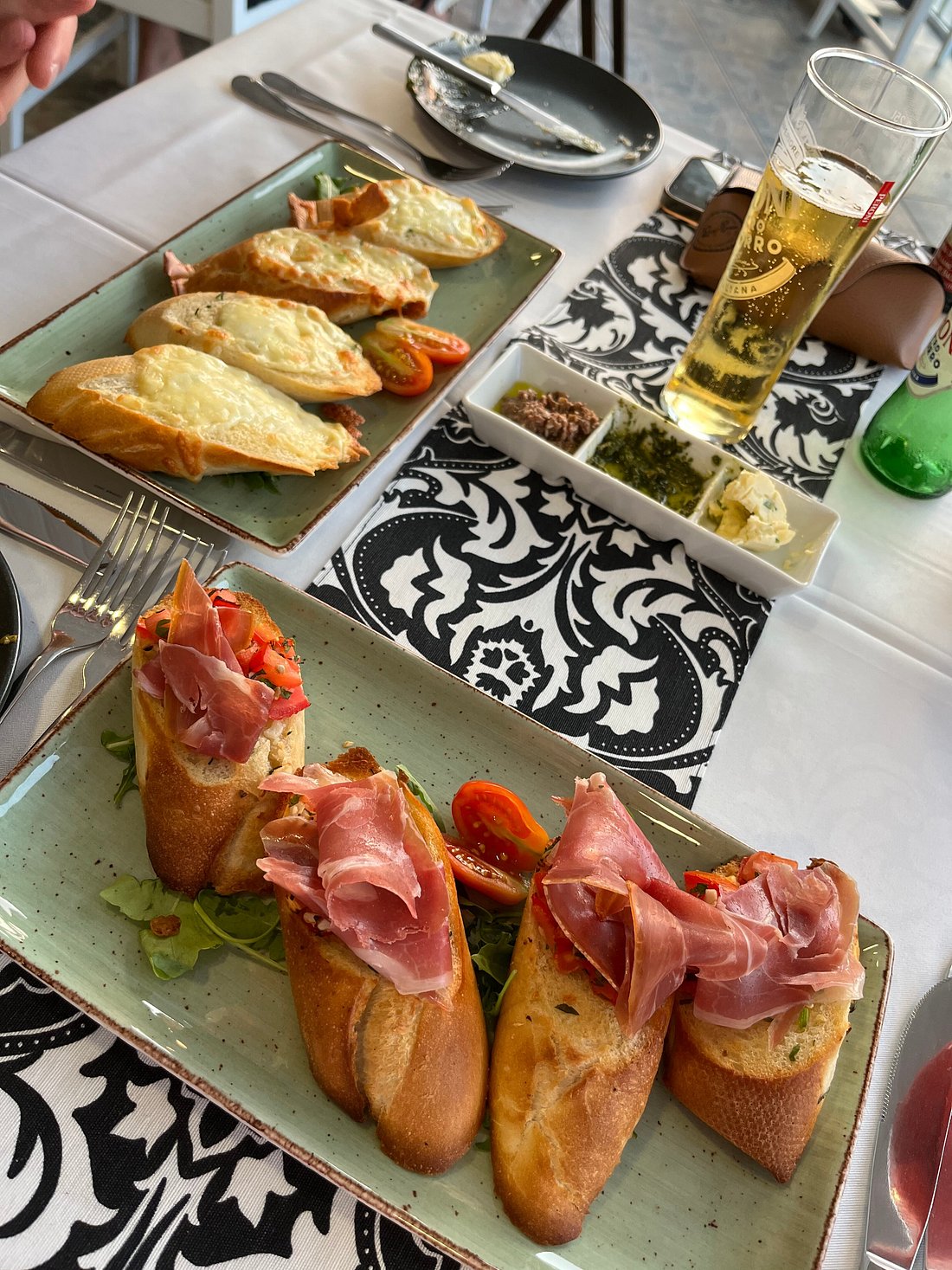 Bruschetta boards with prosciutto and melted cheese